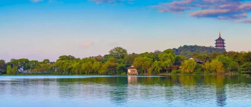 Hangzhou Day Trip from Shanghai/Hangzhou | West Lake + Lingyin Temple + High-Speed Rail Round Trip, English Small Group Tour - Lunch is a useful pause, not an included meal