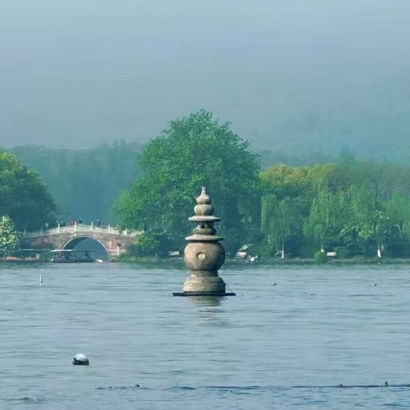 Hangzhou Leifeng Pagoda + West Lake Scenic Area Cruise Lake Tour (no island landing) Half-Day Tour - Flower Harbor Park before the boat