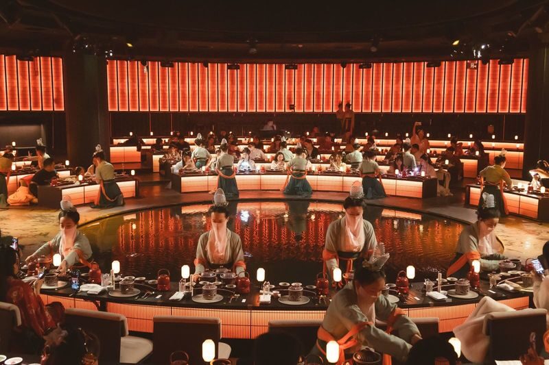 Hangzhou Palace Banquet: An Immersive Imperial Feast of Ancient China - The Show: Music, Dance and Stagecraft Between Courses