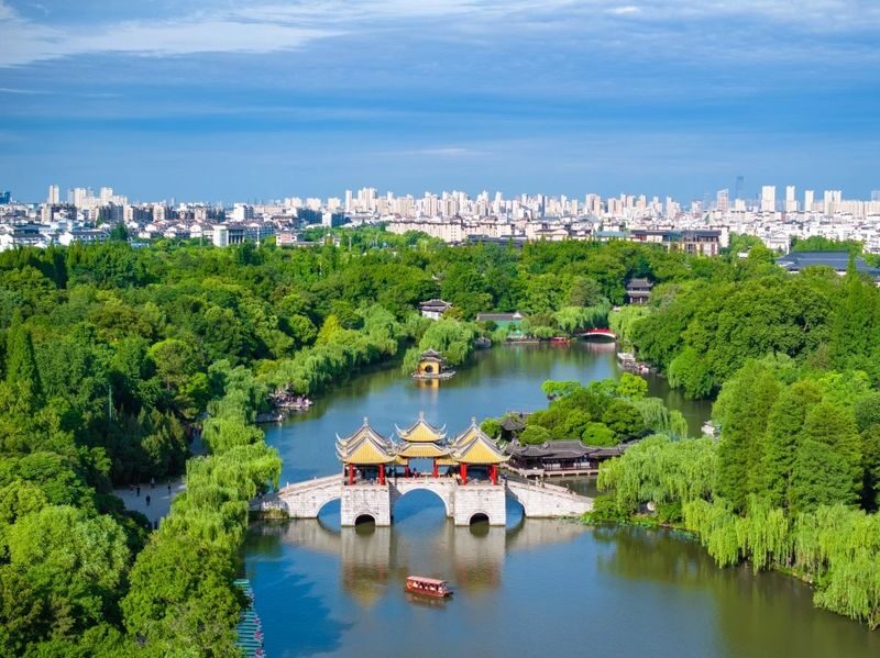 Hangzhou Private Guided Day Tour: West Lake (including boat trip) + Leifeng Pagoda + Romance of Song Dynasty Show/Meijiawu Tea Picking - Songcheng turns history into a stage spectacle