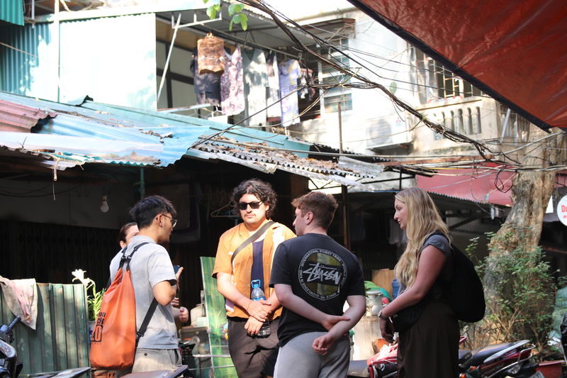 Hanoi: Hoa Lo Prison & Cho Gioi Historical Half-Day Tour - Cho Gioi takes you away from the usual sights