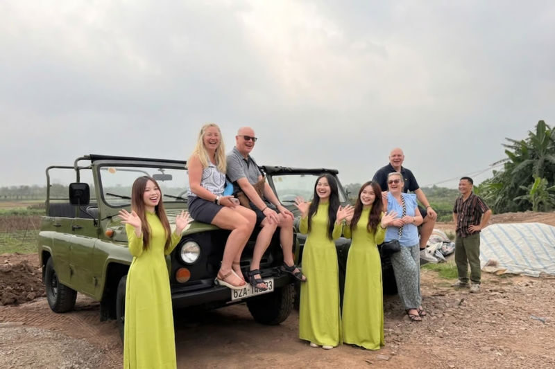 Hanoi Jeep City Tour with Ao Dai Female Guides - Train Street: a famous stop, but check your expectations