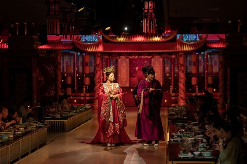 Harbin Red Gate Imperial Banquet Experience (Imperial Feast + Exquisite Performance + Emperors Dining Experience + Interactive Games + History and Culture + Optional Ancient Costume Experience) - Arrive Early for Games and Costume Photos