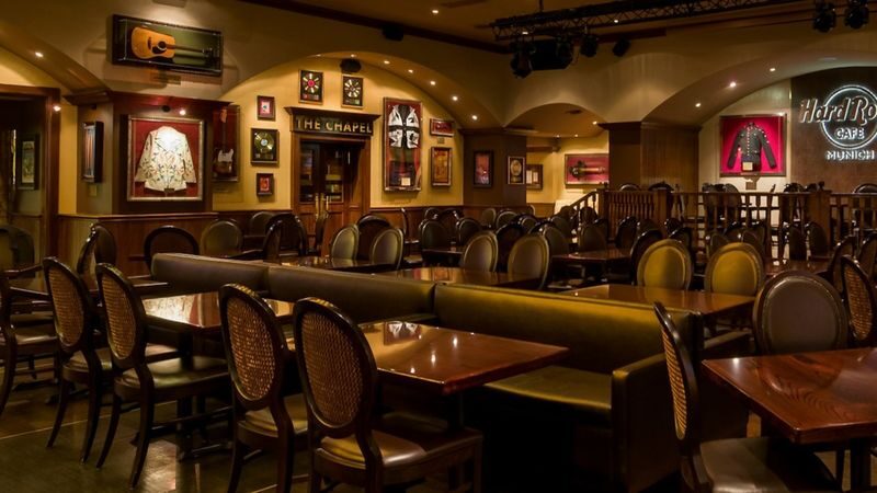 Hard Rock Cafe Munich Dining Experience - Arriving at Platzl 1