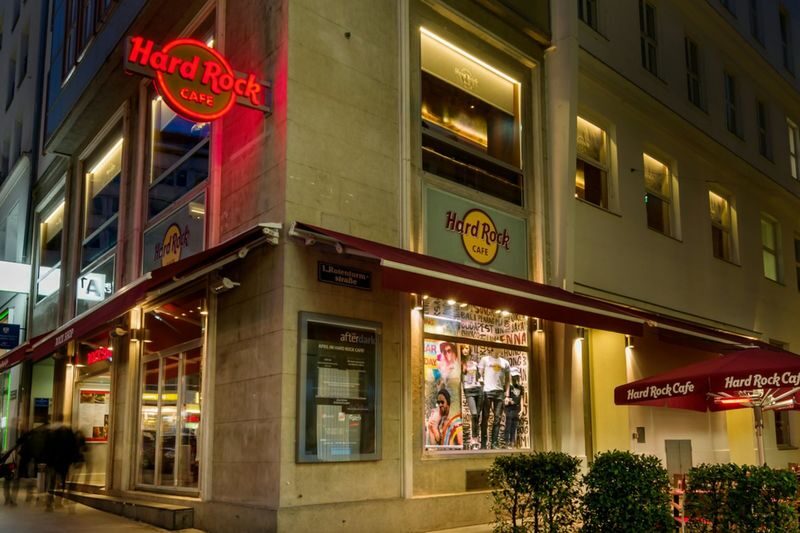 Hard Rock Cafe Vienna dining experience with set menu - Priority seating, with a little room for patience