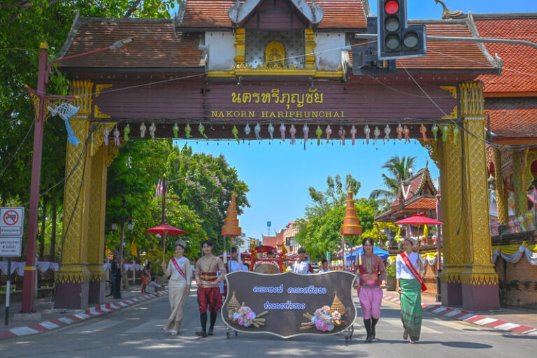 Hariphunchai Top Sights & 4 Mini Food Tour - Temples with stories, not just photo stops