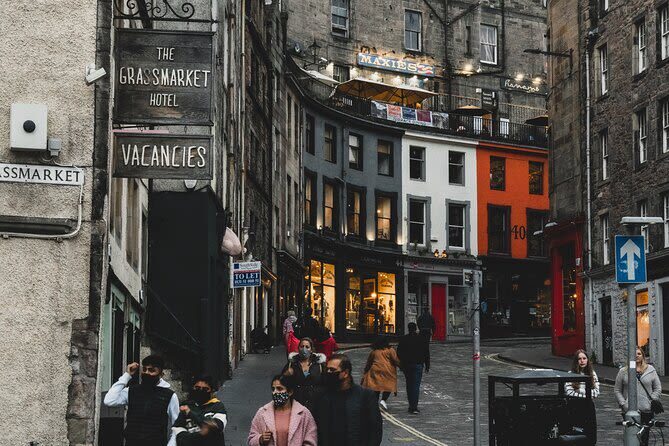 Harry Potter Walking Tour in Edinburgh - Greyfriars Kirkyard and the names behind the fiction