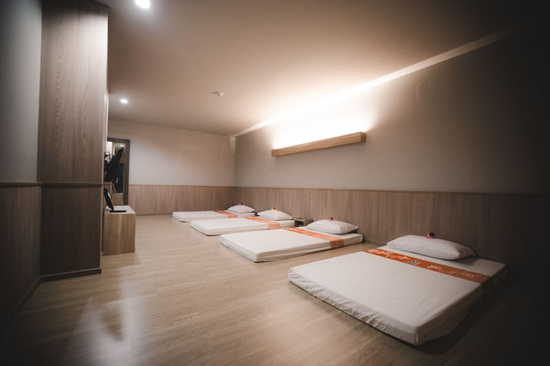 Health Land Spa in Chiang Mai - A spacious welcome, with a few service variables
