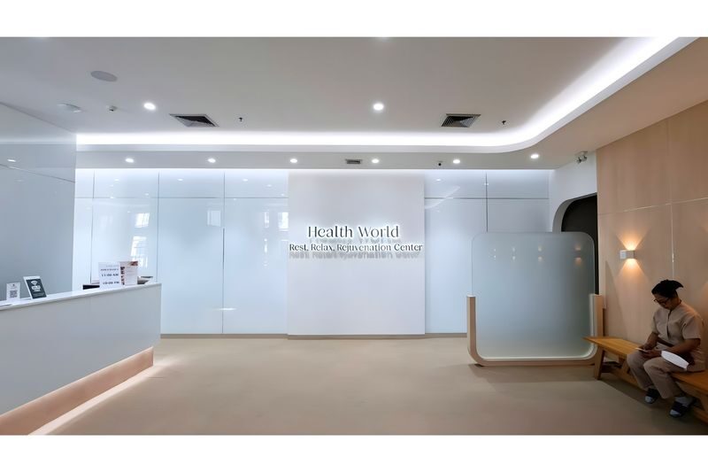 Healthworld Onsen Spa and Massage in Bangkok - From Asoke station to the changing room