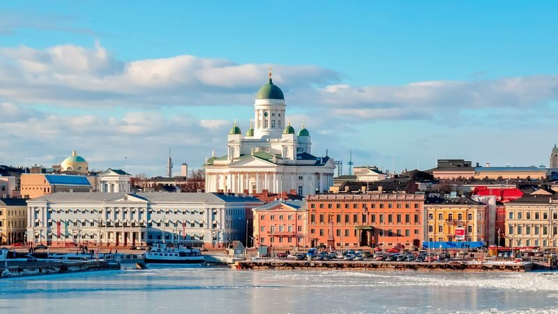 Helsinki Half-Day Highlights Walking Tour - Senate Square and the first landmarks