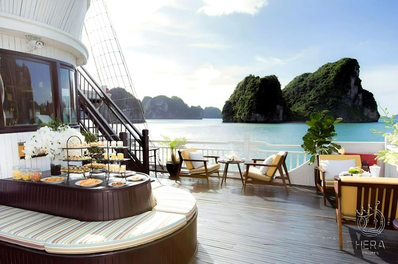 Hera Grand Luxury 2D1N Cruise: Ha Long Bay with Sung Sot & Ti Top - Day one: lunch, Sung Sot Cave and Ti Top Island
