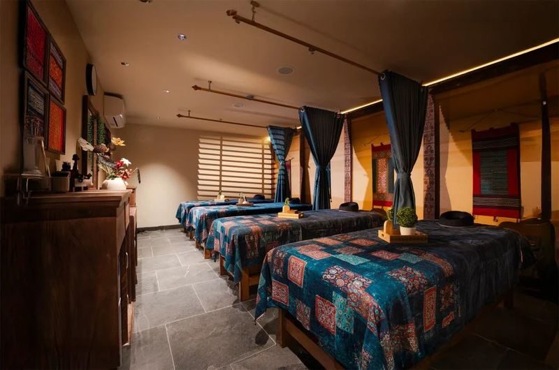 Herbal Spa Da Nang: Relaxation with Hot Stones and Herbal Essential - Choosing between massage and head-spa treatments