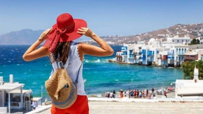 Highlights tour in Mykonos - Ano Mera: village square and monastery