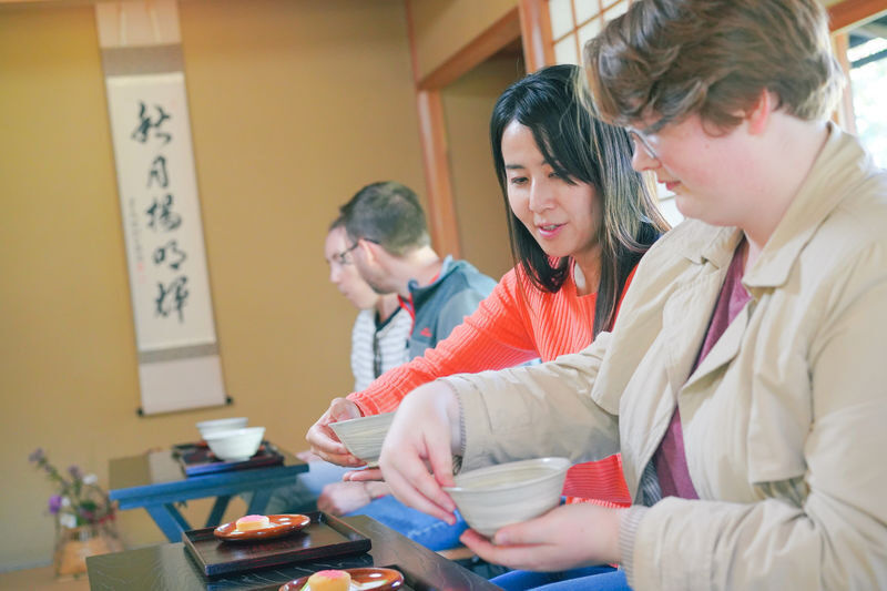 Himeji Castle Easy Bike Tour: Samurai History, Garden & Matcha - Iseya Honten and the taste of Tamatsubaki