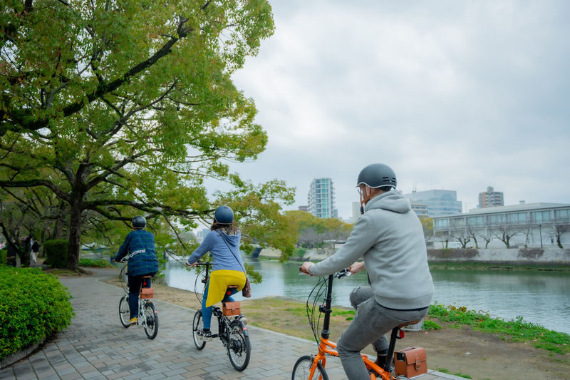 Hiroshima Peace Cycling Tour with Local Guide (2h Course) - Ride through Peace Memorial Park and its riverside paths