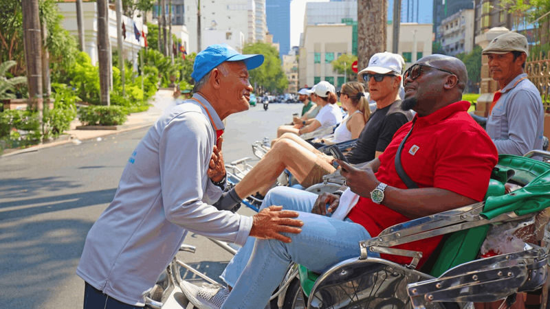 Ho Chi Minh: City Sunset Tour by Cyclo with Saigon River Dinner Cruise - From city streets to Saigon River views
