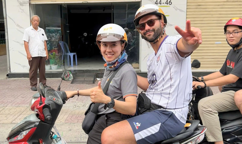 Ho Chi Minh: City Sunset Tour by Scooter with Saigon River Dinner Cruise - What the scooter portion adds