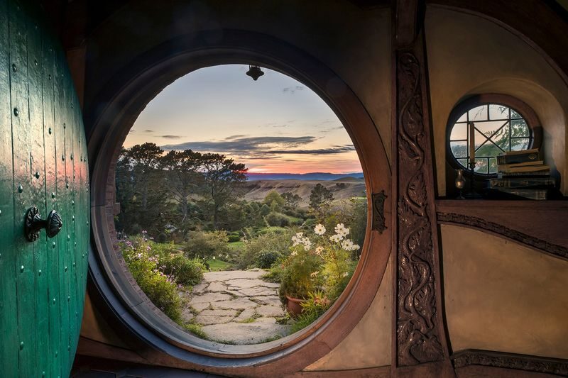 Hobbiton & Waitomo Tour with Picnic Lunch from Auckland - Waitomo’s glowworms and limestone chambers