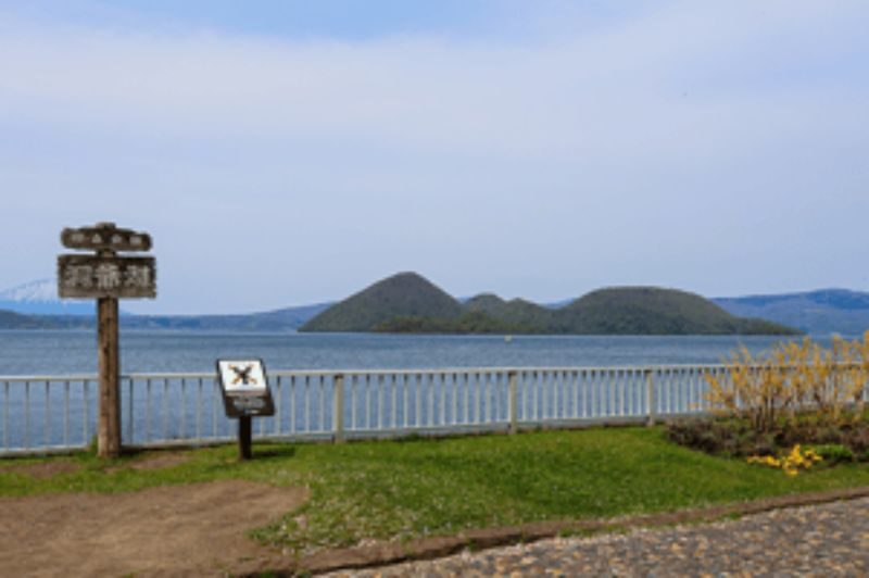 Hokkaido Regular Sightseeing Bus: D Lake Shikotsu & Lake Toya Round Trip Course (Audio Guide Course) - Lake Shikotsu: a first look at Hokkaido’s lake country