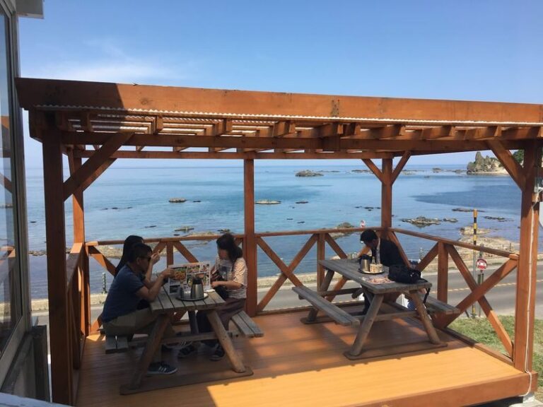 Hokkaido: Shakotan Sea Urchin & Yoichi Whisky Distillery 1-Day Tour - Yoichi’s orchard: a sweet start, if the crop cooperates