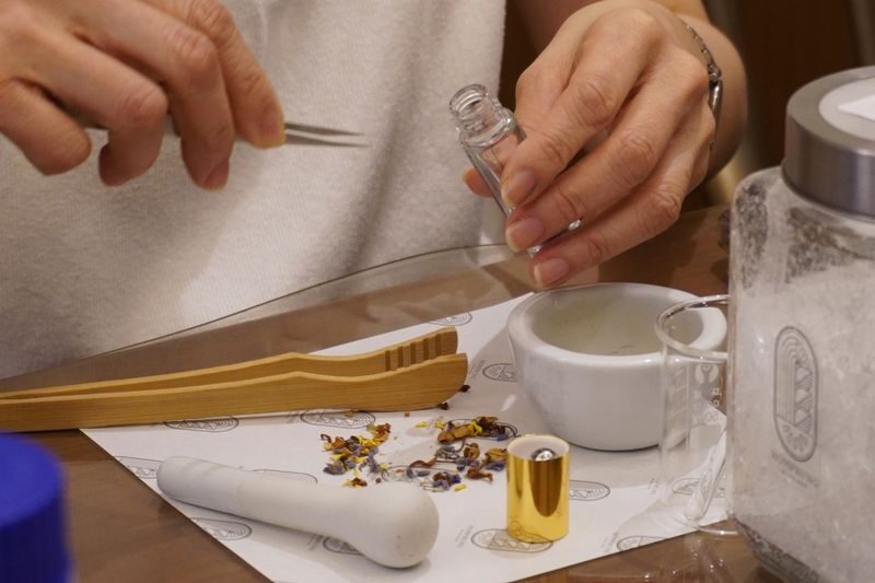 Homprung by Baihor Herbal Workshop Experiences in Bangkok - A welcome drink, then time to explore the herbs
