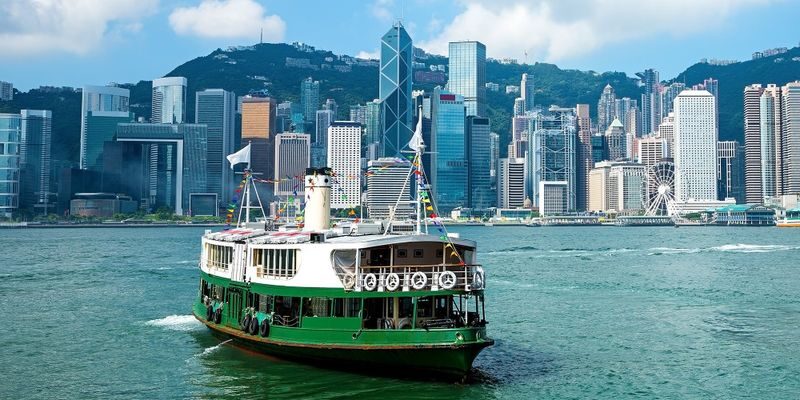 Hong Kong Star Ferry, Big Bus, and Man Mo Temple Tour - The Observation Wheel and the open-top bus