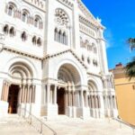 Hop-on hop-off bus in Monaco - Start with the Rock and Palace Square