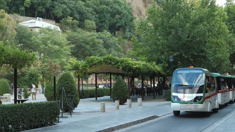 Hop-on hop-off Train in Granada - How to use the route