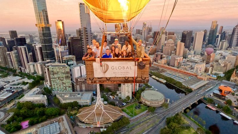 Hot Air Balloon Flight over Melbourne City - The early meeting and the flight schedule