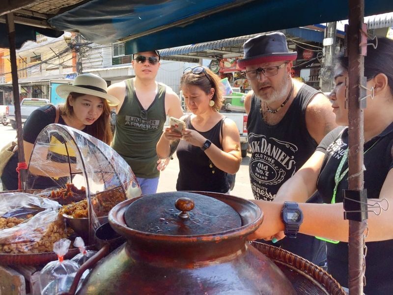 Hua Hin 3.5-Hour Local Food Tour with Locals - A guide turns unfamiliar food into a conversation