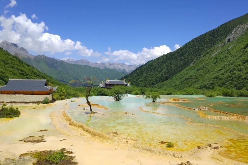 Huanglong Scenic Area - Walking back down through the main valley