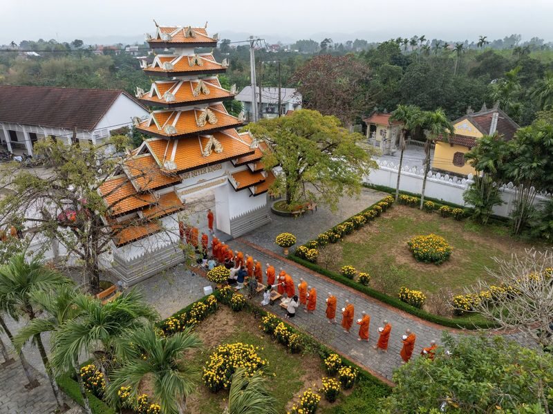 Hue Imperial Religious Half Day Tour - Huyen Khong Pagoda: a quiet start