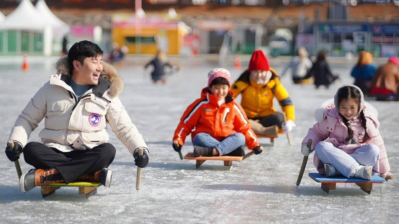 Hwacheon Sancheoneo Ice Fishing / Ice Valley / Elysian Ski Day Tour - Fishing for Sancheoneo on the frozen river