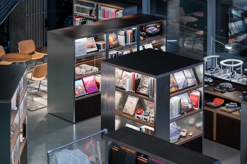 Hyundai Motorstudio Seoul Expert Guided Tour - Start with the Auto Library