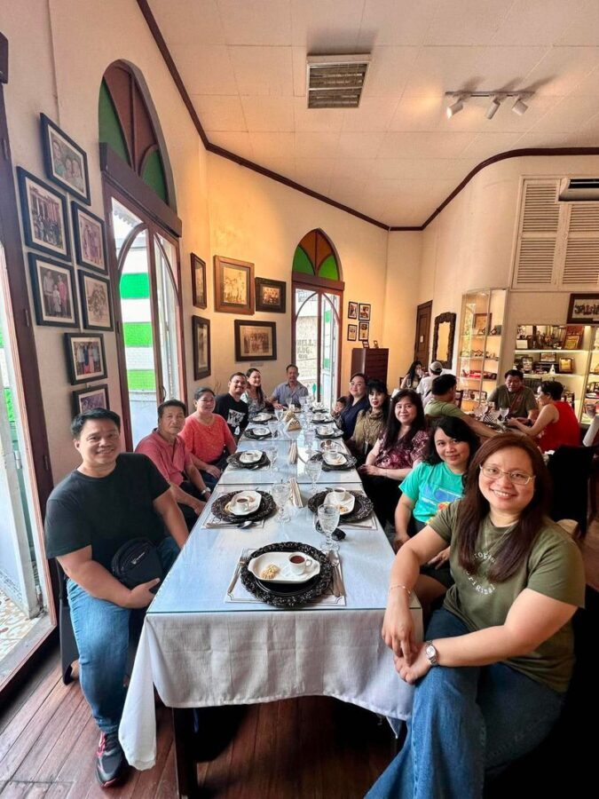 Iloilo City Half-Day Heritage Tour with Snacks at Agatona 1927 Musuem Cafe - Molo’s church, plaza and mansion