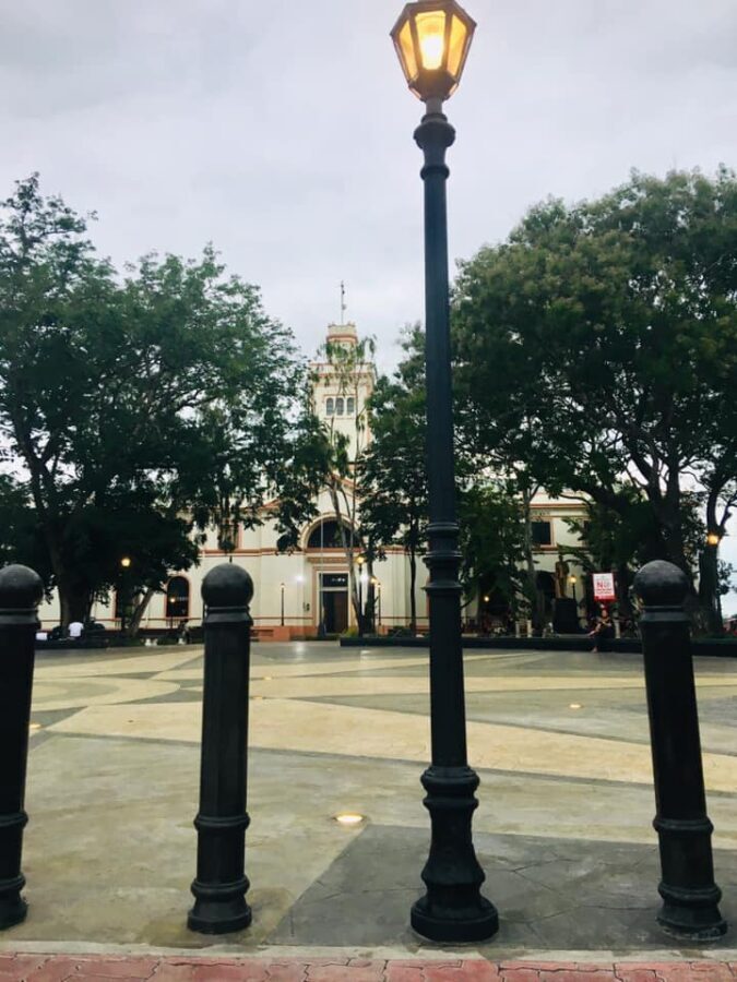 Iloilo Mysterious Half-Day City Tour - Casa Mariquit, Jaro Cathedral, and Molo Mansion
