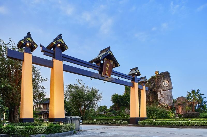 Imperial Hot Spring Resort Experience in Zhuhai - Finding your own pool among the themed choices