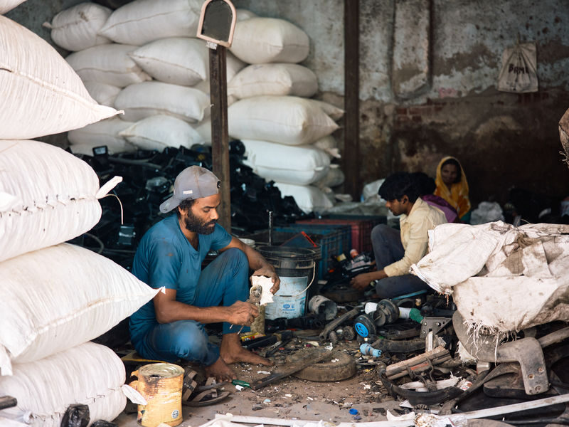 Inside Dharavi: A Unique Slum Tour with an Local Guide - Why the guide shapes the experience
