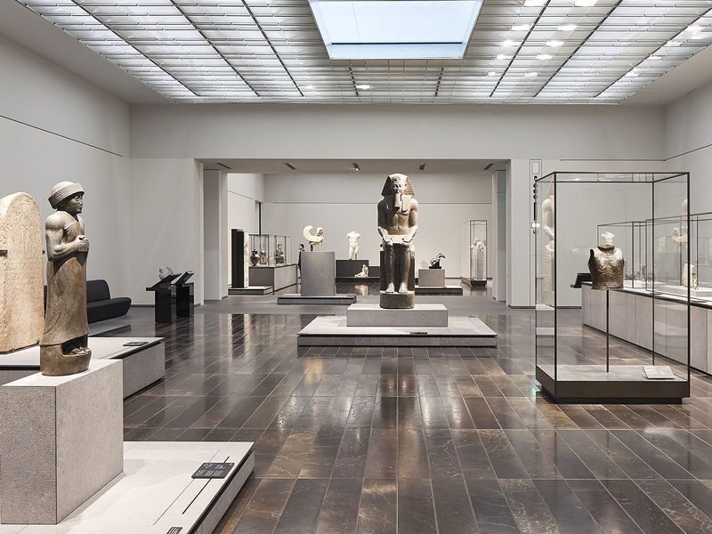 Inside Louvre Museum Walking Tour in Abu Dhabi - The guide makes or breaks the value