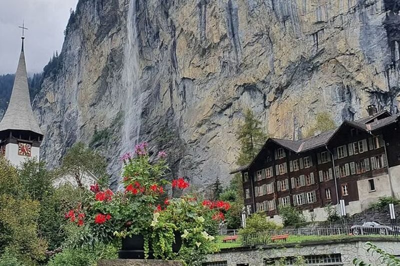Interlaken Lauterbrunnen Valley and Murren Alpine Village Tour - Reaching Mürren by mountain transport
