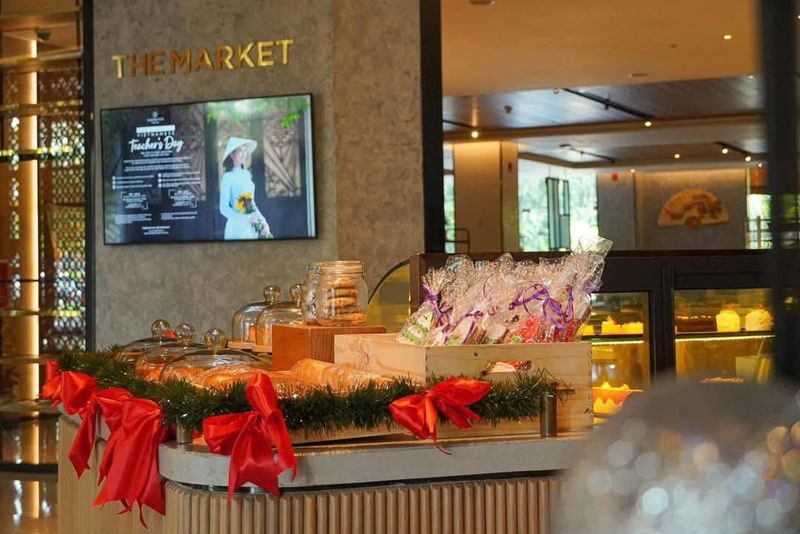 International Buffet At Sheraton Hanoi West Hotel - At the cooking stations: BBQ, hot pot, pho and pasta