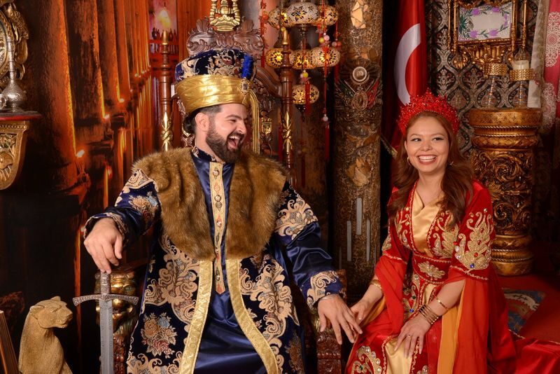 Istanbul: Authentic Costume Photo Memory in Sultanahmet - Finding the studio near the Blue Mosque