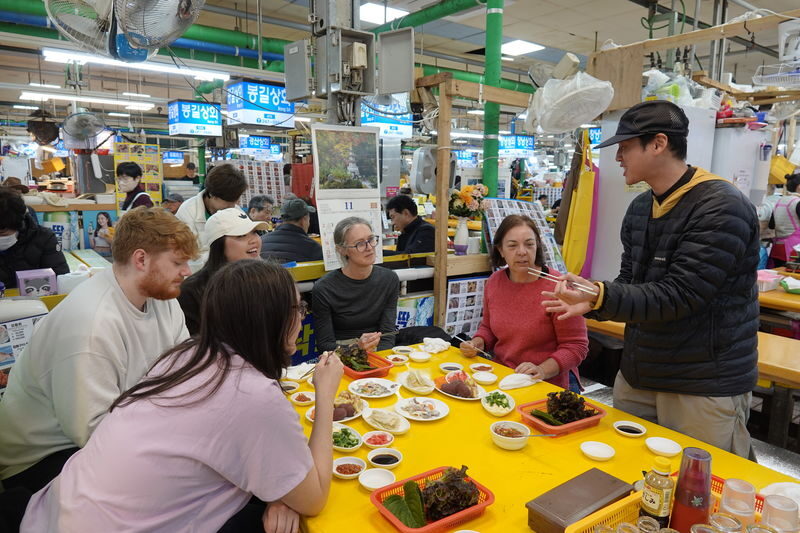 Jagalchi Market & Bupyeong Kkangtong Market Half-day Local Food & Small Group Tour - What the guided tasting adds