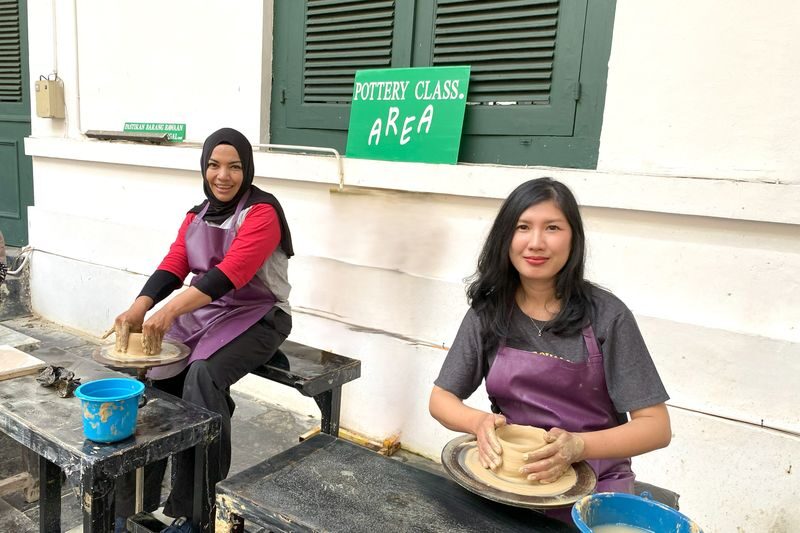 Jakarta Half Day Museum Tour with Pottery Classes - A museum day with clay at the end
