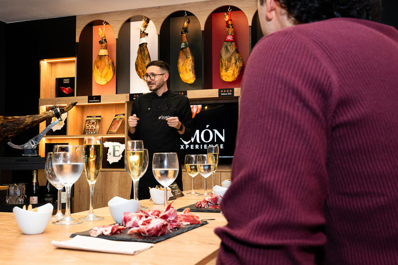 Jamon Experience Masterclass - How the Jamón Master guides the tasting