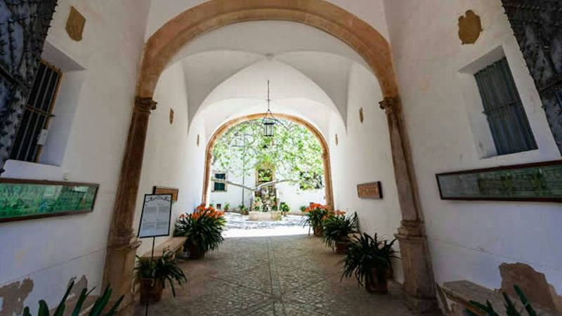 Jardines de Alfabia ticket in Mallorca - Inside the 13th-century Mallorcan house