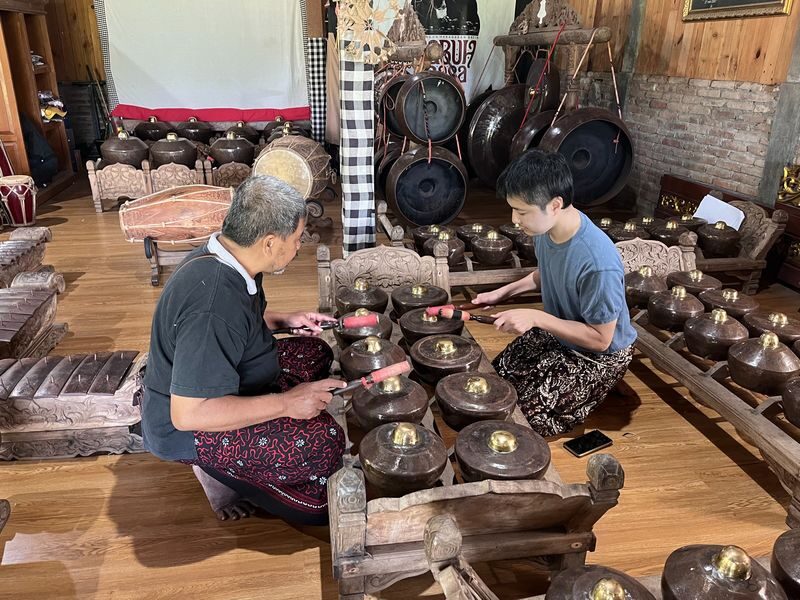 Javanese Dance and Gamelan Traditional Music Workshop in Yogyakarta - Hear how gamelan works from the inside