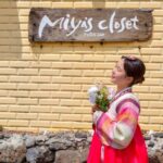 Jeju: K-drama Hanbok Photoshoot & Private Guided Tour - An indoor portrait before the walk