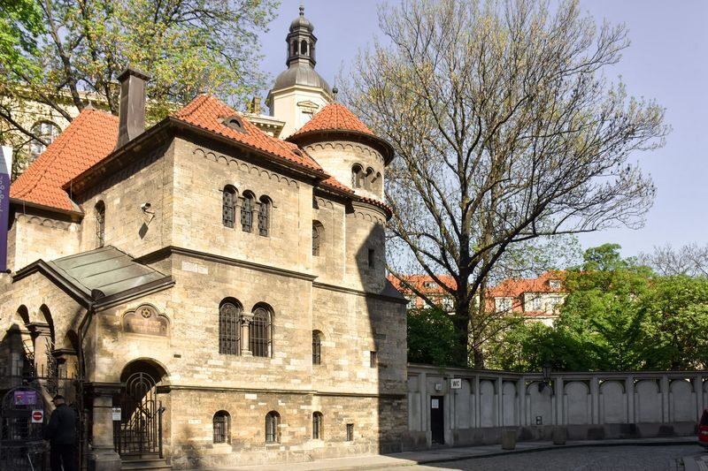 Jewish Quarter Ticket and Optional Audio Guide in Prague - The Old Jewish Cemetery rewards a slower pace