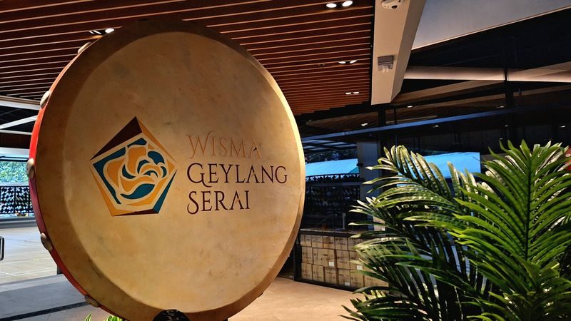 Joo Chiat and Katong Stroll in Singapore - Geylang Serai: markets, snacks and local life